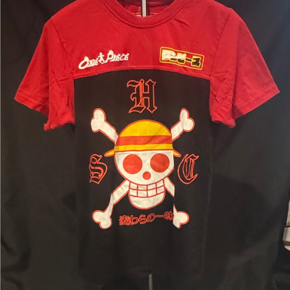 One Piece Red and Black Jolly Roger T-Shirt skull & Bones S